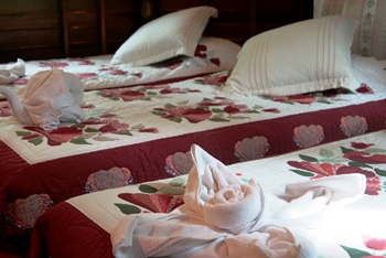 ที่พักแก่งกระจาน คุ้มทอง ห้องนอนชั้นล่าง